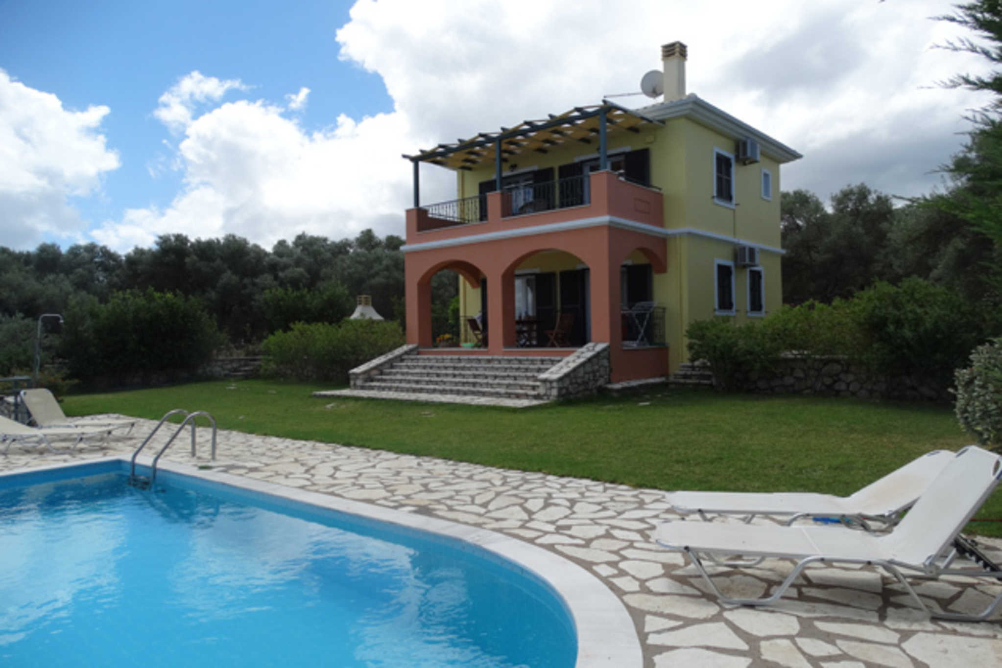 Villa Stamata Independent maisonettes in Tsoukalades ...