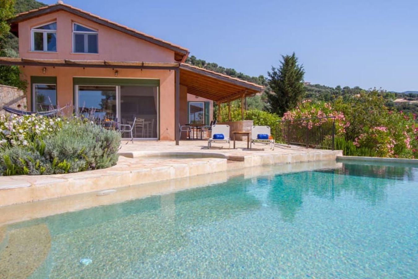 villa am meer mit pool