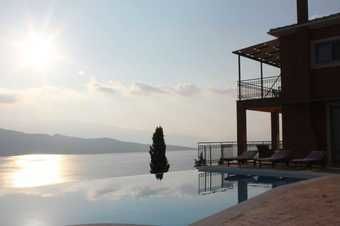 ESCAPE TO PARADISE !!! The most exciting view all around Greece for 14 pers