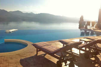 ESCAPE TO PARADISE !!! The most exciting view all around Greece for 14 pers