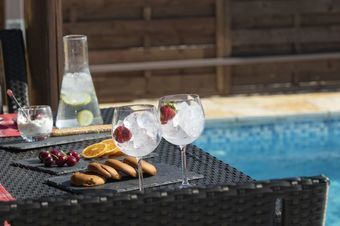 Traditional Family Villas ideal for 15 people, sea view & 3 private pools!