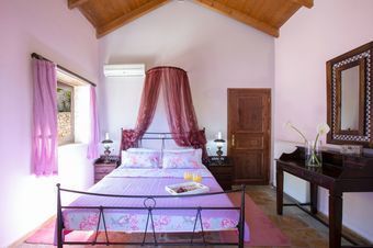 Traditional Family Villas ideal for 15 people, sea view & 3 private pools!