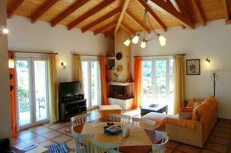 Villa Grecia new modern villa with pool in traditional village in Liapades