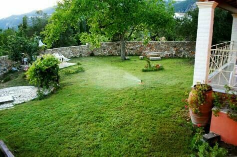Villa Grecia new modern villa with pool in traditional village in Liapades