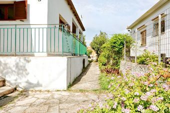Traditional house in Acharavi with garden close to the sea