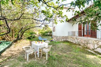 Traditional house in Acharavi with garden close to the sea