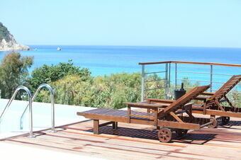 New 5-bedroom villa with private pool and stunning view! BEACHFRONT  