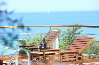 New 5-bedroom villa with private pool and stunning view! BEACHFRONT  