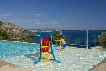 Posidonia , view of Gods & salt water pool!