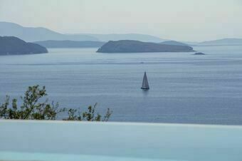 Posidonia , view of Gods & salt water pool!