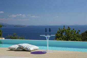 Posidonia , view of Gods & salt water pool!