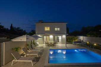 Villa Vilana ideal for groups/families, near Ai Giannis beach&Lefkada town