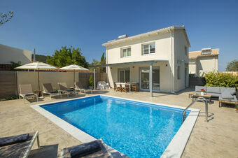 Villa Vilana ideal for groups/families, near Ai Giannis beach&Lefkada town