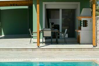 Small Halipoma Villa Odysseas into Lefkada town &close to Ai Giannis beach