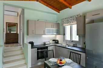 Small Halipoma Villa Tilemahos into Lefkada town &close to Ai Giannis beach