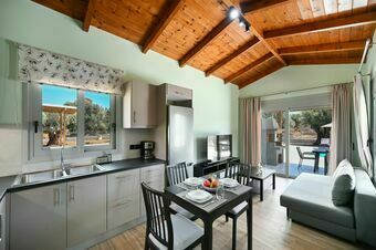 Small Halipoma Villa Tilemahos into Lefkada town &close to Ai Giannis beach