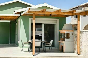 Small Halipoma Villa Tilemahos into Lefkada town &close to Ai Giannis beach