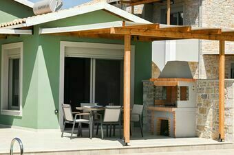 Small Halipoma Villa Tilemahos into Lefkada town &close to Ai Giannis beach
