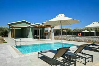 Small Halipoma Villa Tilemahos into Lefkada town &close to Ai Giannis beach