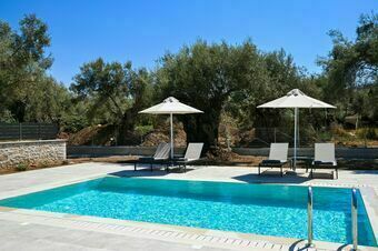 Small Halipoma Villa Tilemahos into Lefkada town &close to Ai Giannis beach