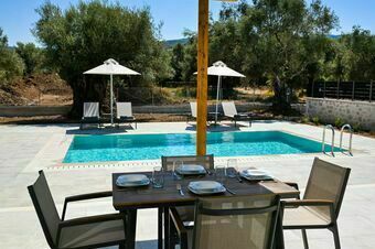 Small Halipoma Villa Tilemahos into Lefkada town &close to Ai Giannis beach