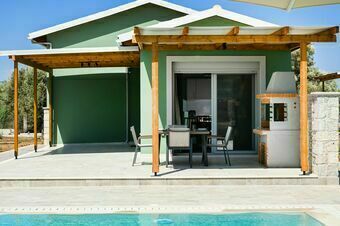 Small Halipoma Villa Tilemahos into Lefkada town &close to Ai Giannis beach