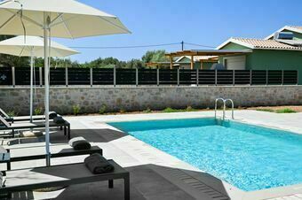 Small Halipoma Villa Tilemahos into Lefkada town &close to Ai Giannis beach