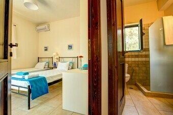 Villa Eleanor, a private villa only 10min walk to Sivota Bay