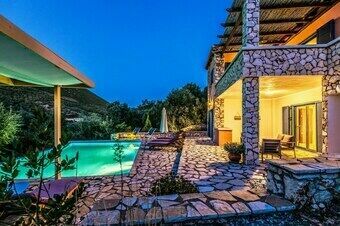 Villa Eleanor, a private villa only 10min walk to Sivota Bay