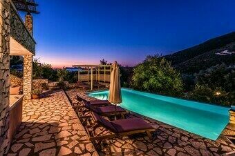 Villa Eleanor, a private villa only 10min walk to Sivota Bay