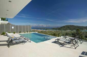 Villa Alexandra - New modern villa with amazing view! 