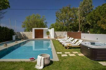 Coastal Chic Luxury Villa La Reina in Ai Giannis Kitesurfers beach paradise