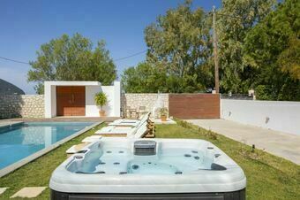 Coastal Chic Luxury Villa La Reina in Ai Giannis Kitesurfers beach paradise