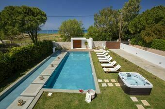 Coastal Chic Luxury Villa La Reina in Ai Giannis Kitesurfers beach paradise