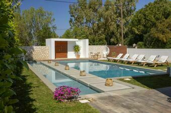 Coastal Chic Luxury Villa La Reina in Ai Giannis Kitesurfers beach paradise