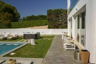 Coastal Chic Luxury Villa La Reina in Ai Giannis Kitesurfers beach paradise