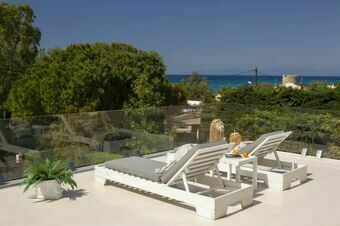Coastal Chic Luxury Villa La Reina in Ai Giannis Kitesurfers beach paradise