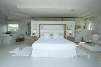 Coastal Chic Luxury Villa La Reina in Ai Giannis Kitesurfers beach paradise
