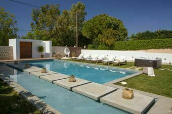 Coastal Chic Luxury Villa La Reina in Ai Giannis Kitesurfers beach paradise
