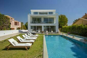 Coastal Chic Luxury Villa La Reina in Ai Giannis Kitesurfers beach paradise