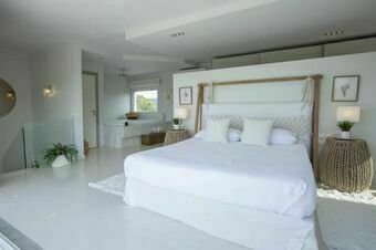 Coastal Chic Luxury Villa La Reina in Ai Giannis Kitesurfers beach paradise
