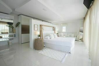 Coastal Chic Luxury Villa La Reina in Ai Giannis Kitesurfers beach paradise