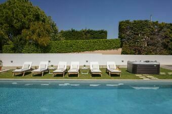 Coastal Chic Luxury Villa La Reina in Ai Giannis Kitesurfers beach paradise