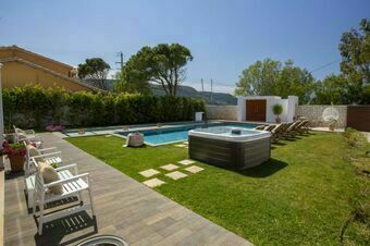 Coastal Chic Luxury Villa La Reina in Ai Giannis Kitesurfers beach paradise