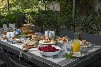 Coastal Chic Luxury Villa La Reina in Ai Giannis Kitesurfers beach paradise