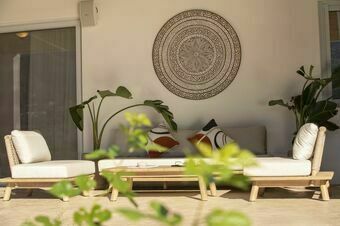 Villa Unalome – Seafront Luxury in the Picturesque Bay of Vlicho