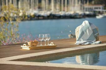 Villa Unalome – Seafront Luxury in the Picturesque Bay of Vlicho