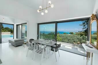 Spectacular seaviews, infinity pool, walk to Agios Ioannis beach