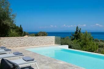 Spectacular seaviews, infinity pool, walk to Agios Ioannis beach