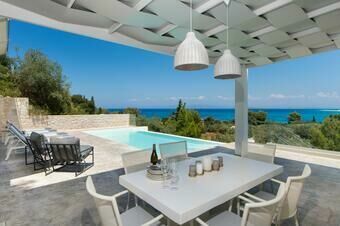 Spectacular seaviews, infinity pool, walk to Agios Ioannis beach